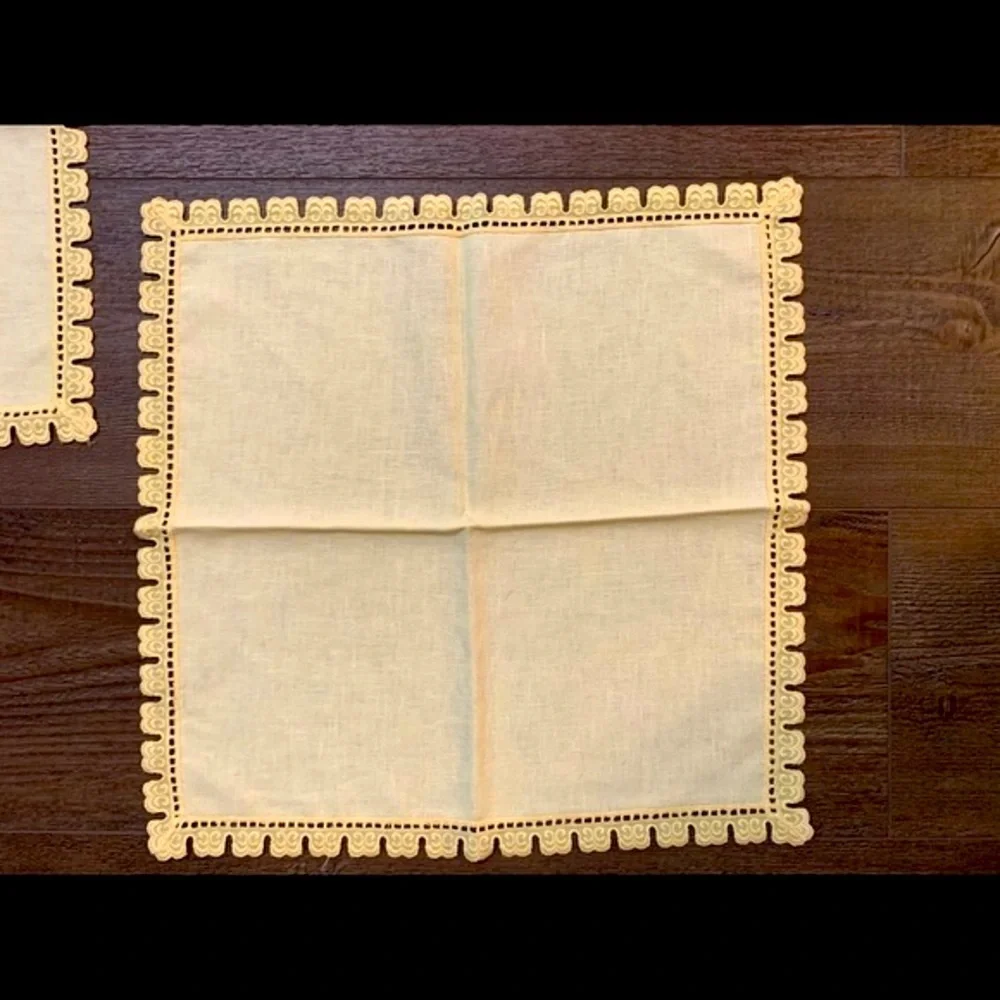 Yellow Crochet-Edged Napkin Set